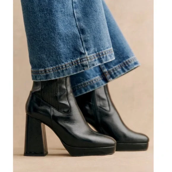Sezane Black Ankle Boots with Chunky Heel - Picture 2 of 16